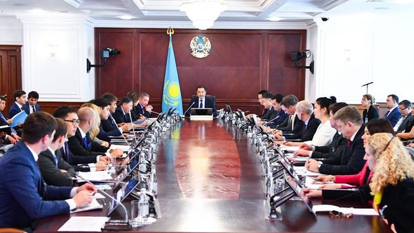 Б. Сағынтаев елiмiзде кәсiптiк және техникалық бiлiм беру сапасын арттыру мәселелерi жөнiнде кеңес өткiздi